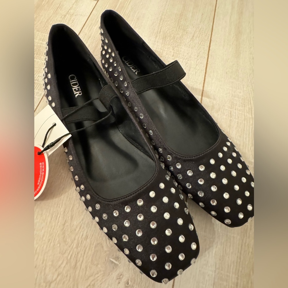 STUDDED BALLET FLATS : NWT, Black, size 37, US size 7, TRENDY